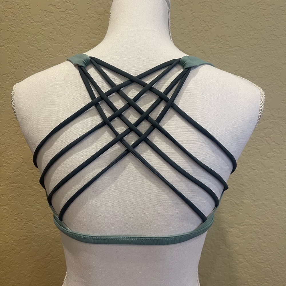 Lululemon Sports Bra Size 6 - Picture 2 of 4